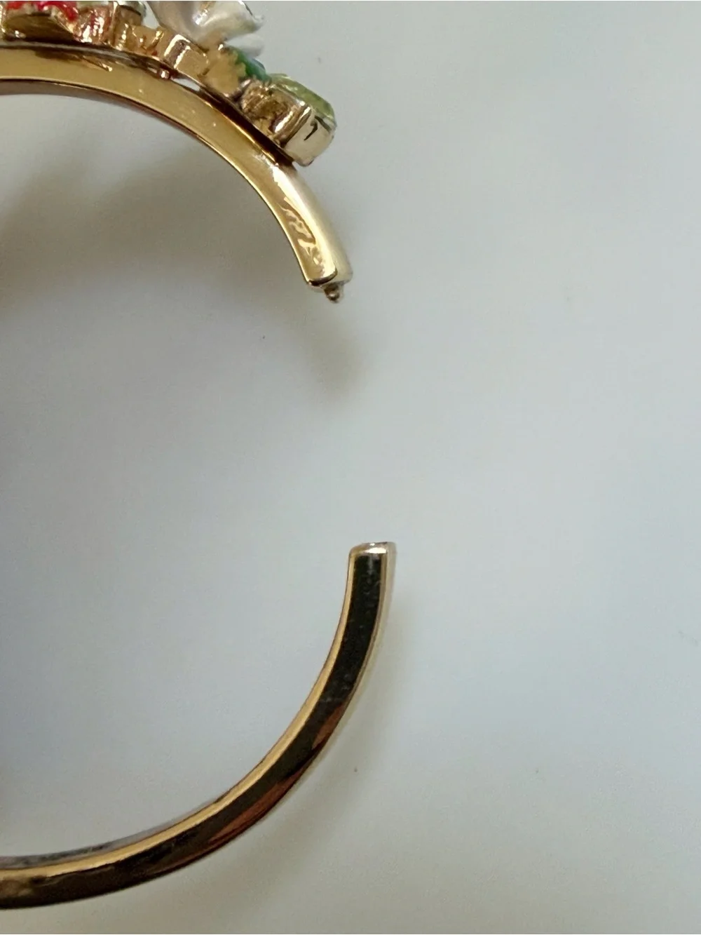 Betsey Johnson Strawberries White Flowers Gold Tone Hinge Bangle Bracelet
